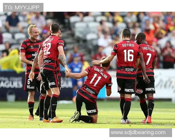 中央水手与西部联的激烈对决展现足球魅力与团队精神的巅峰较量